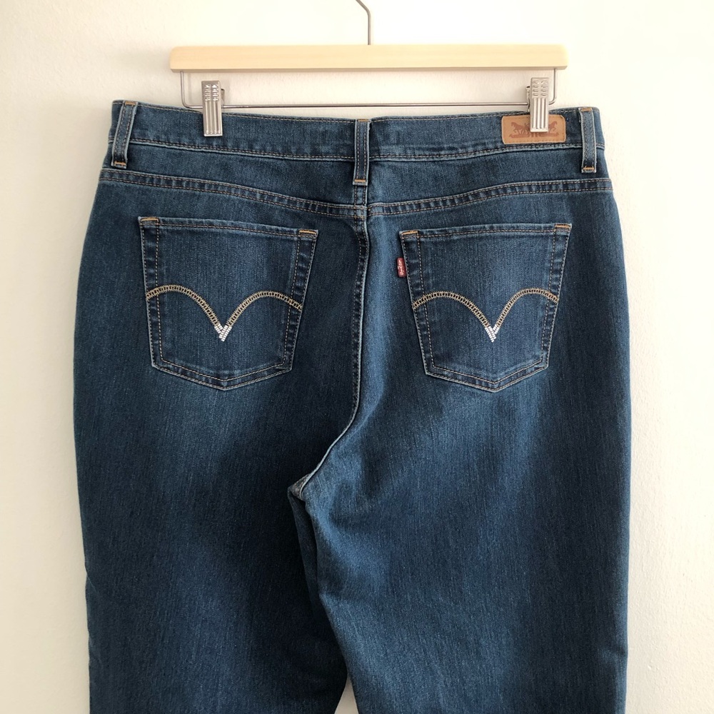 Levi's Women's Dark Indigo bootcut Jeans